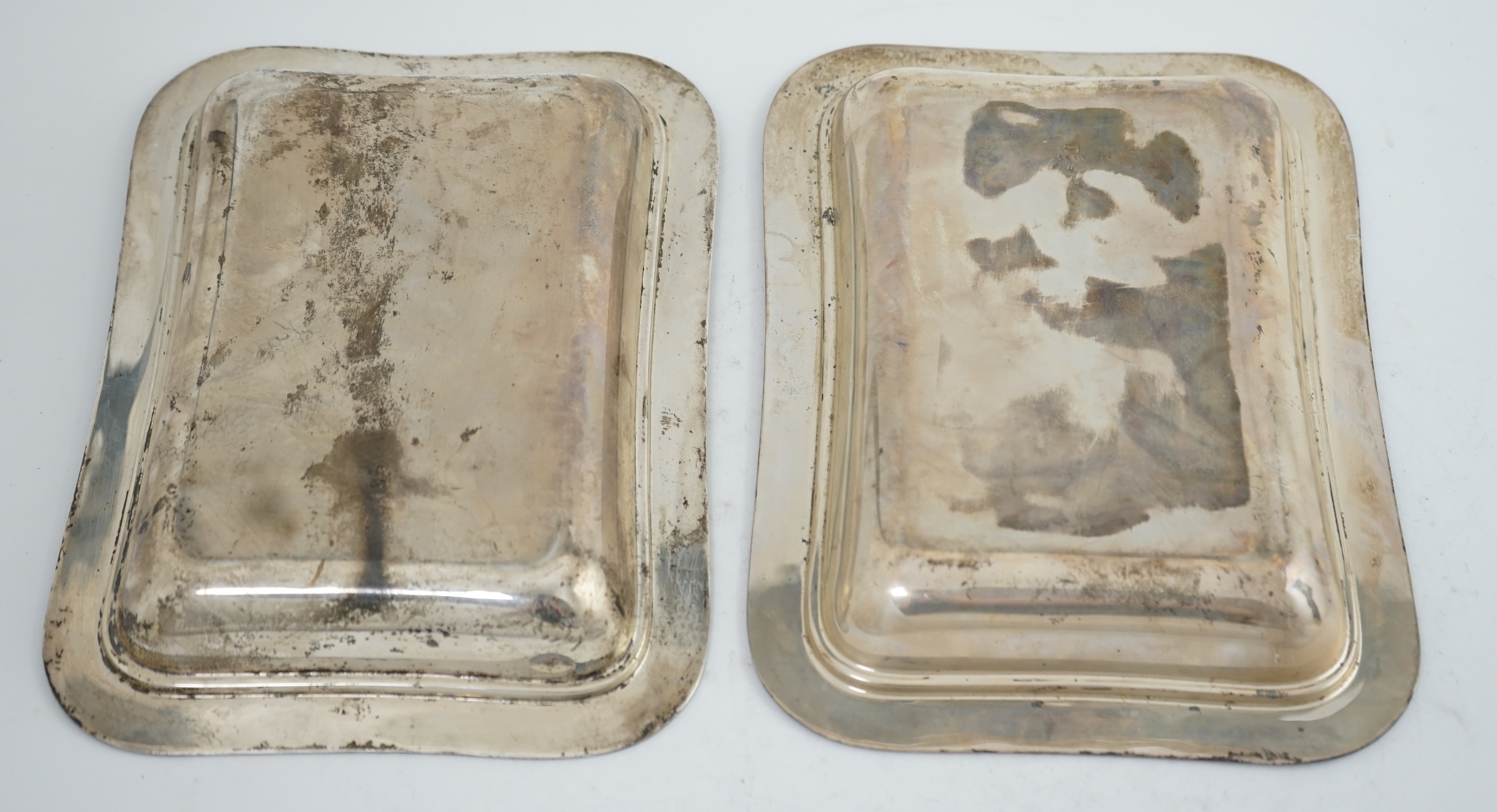 A pair of 1930's silver entrée dishes and covers, by Roberts & Belk